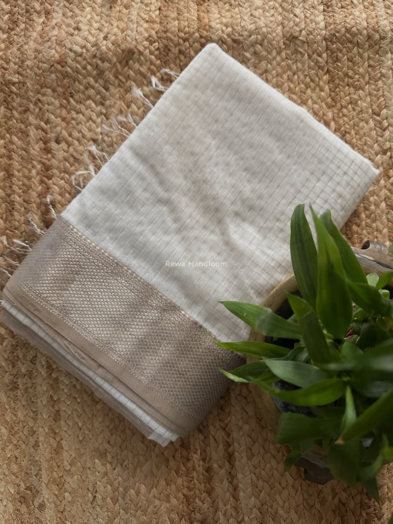 Maheshwari White Silver Zari Checks Silk Saree SZ074