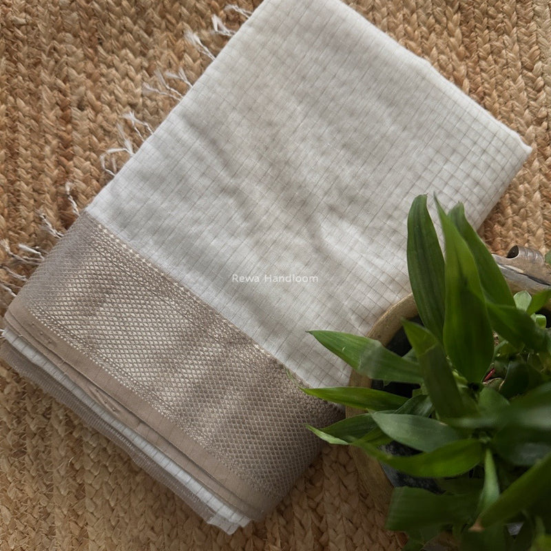 Maheshwari White Silver Zari Checks Silk Saree SZ074