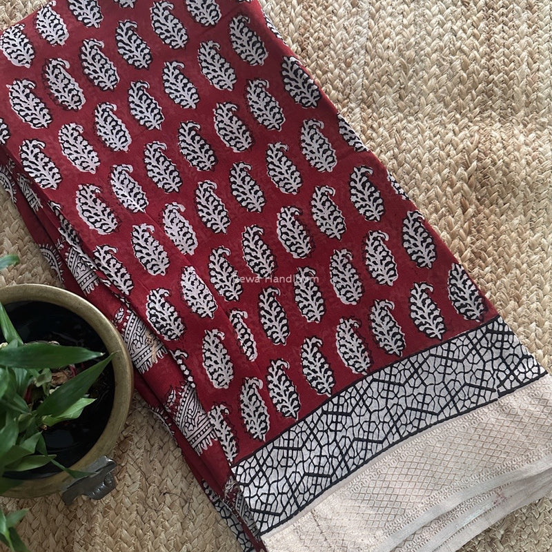 Maheshwari Red Bagh Print Small Border Saree MTBS106