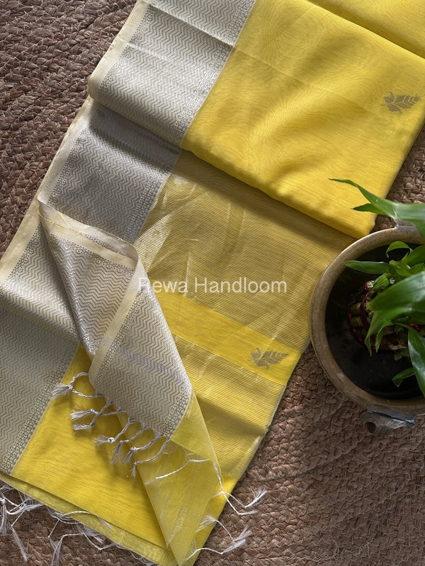 Maheshwari Silver Butti Saree