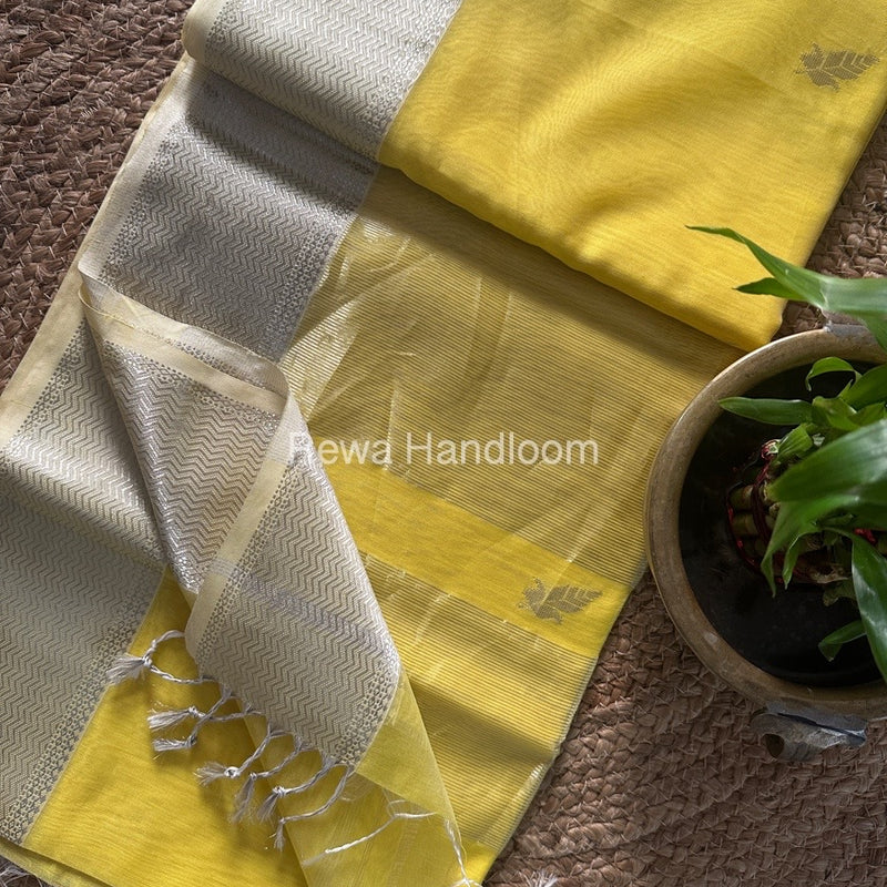 Maheshwari Silver Butti Saree