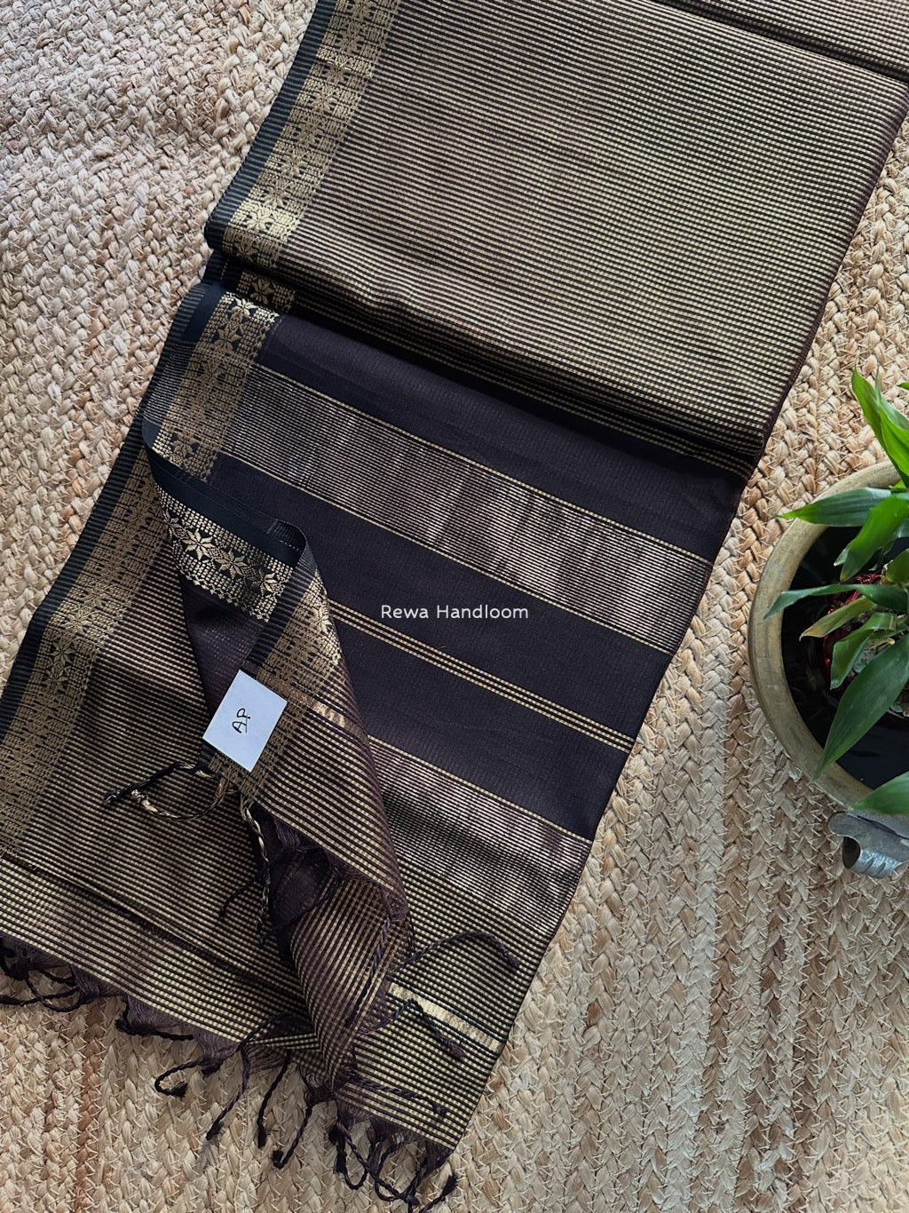 Maheshwari Mustard Garbha Reshami Silk Saree GS270 – Rewa Handloom