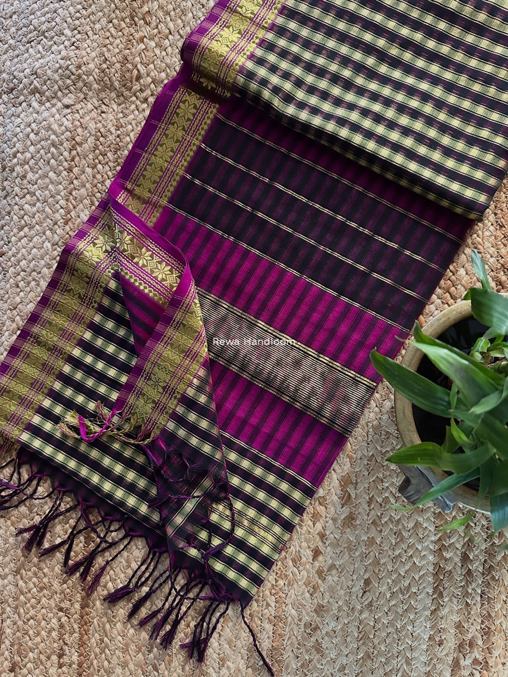 Maheshwari Green Garbha Reshami Silk Saree GS275 – Rewa Handloom