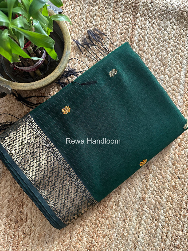 Bottle Green Butta Pallu Zari Border Saree Maheshwari Saree BTPS082
