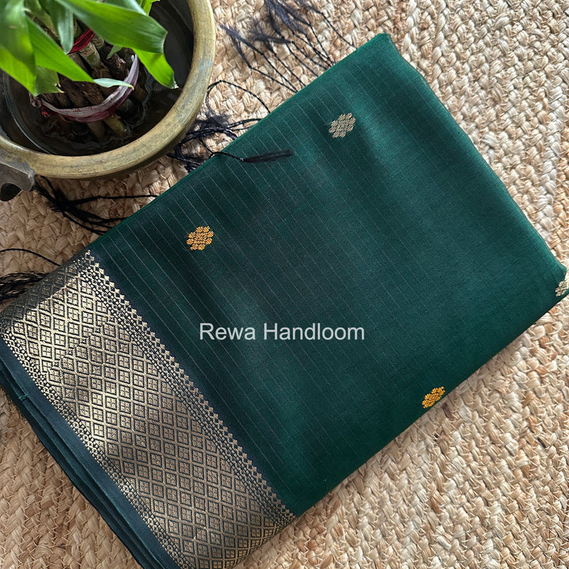 Bottle Green Butta Pallu Zari Border Saree Maheshwari Saree BTPS082