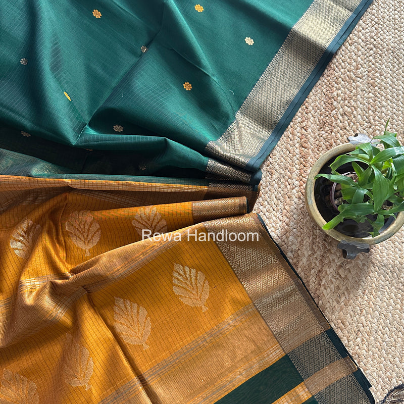 Bottle Green Butta Pallu Zari Border Saree Maheshwari Saree BTPS082