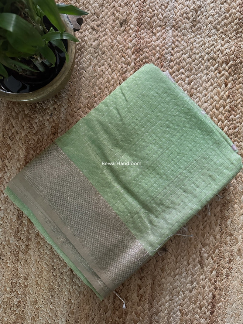 Maheshwari Pista Green Silver Zari Checks Silk Saree SZ079