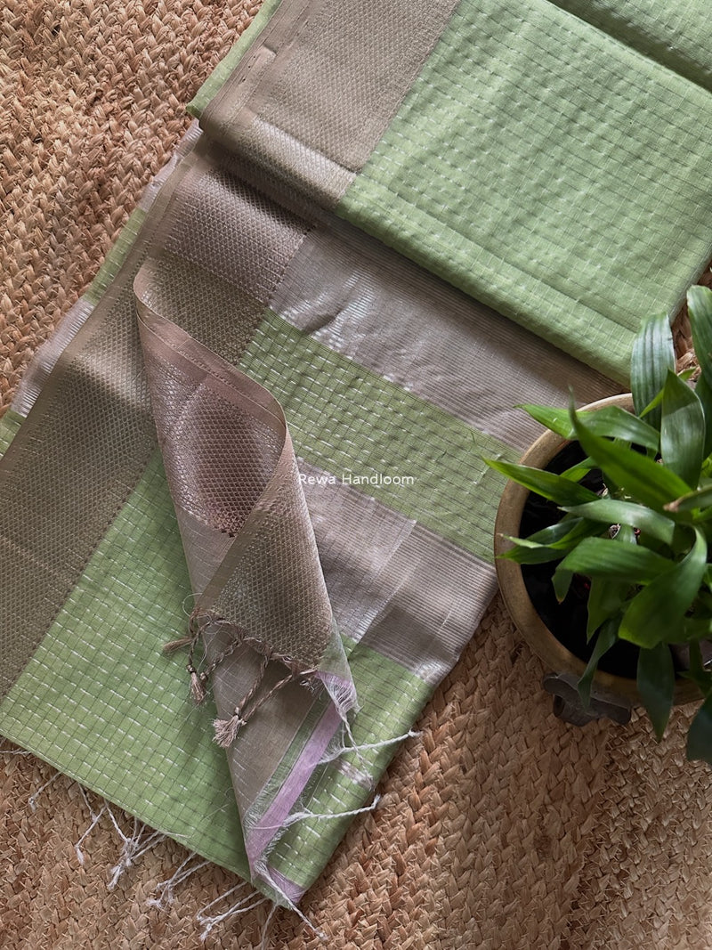 Maheshwari Pista Green Silver Zari Checks Silk Saree SZ079