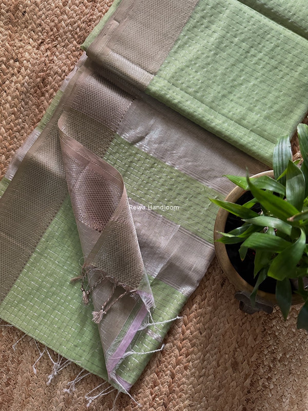 Maheshwari Pista Green Silver Zari Checks Silk Saree SZ079