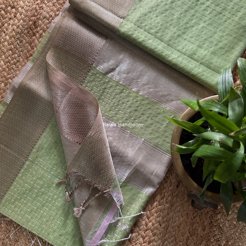 Maheshwari Pista Green Silver Zari Checks Silk Saree SZ079
