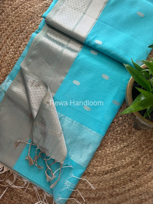 Maheshwari Silver Butti Saree