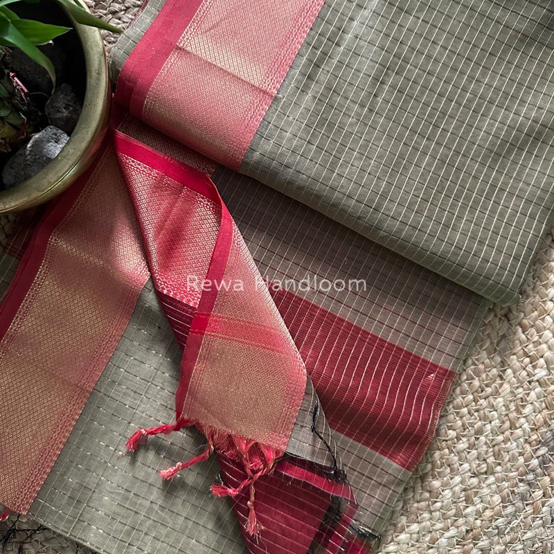Maheshwari Zari Checks Saree
