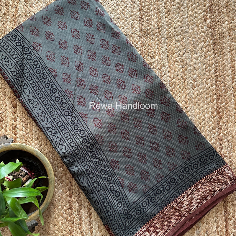 Maheshwari Grey Bagh Print Small Border Saree MTBS143