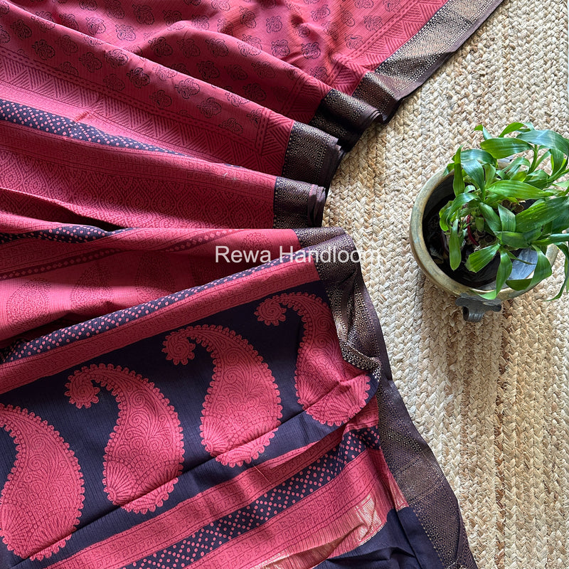 Maheshwari Kumkum Red Bagh Print Small Border Saree MTBS179