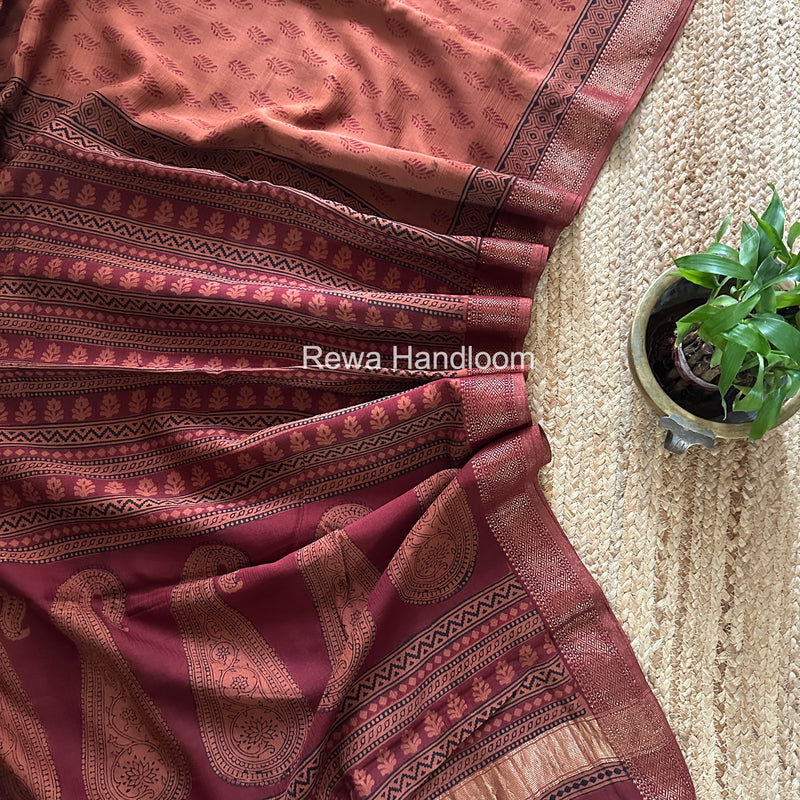 Maheshwari Rust Bagh Print Small Border Saree MTBS169