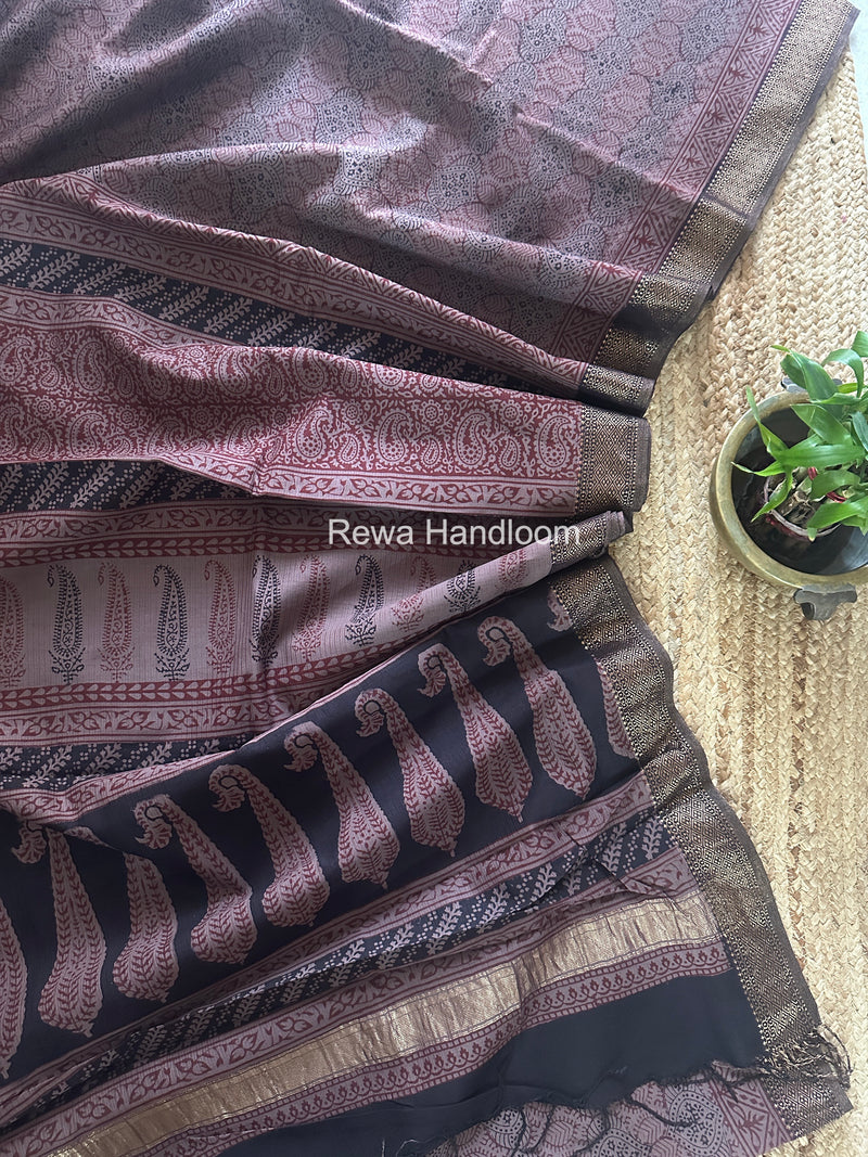 Maheshwari Onion Bagh Print Small Border Saree MTBS139