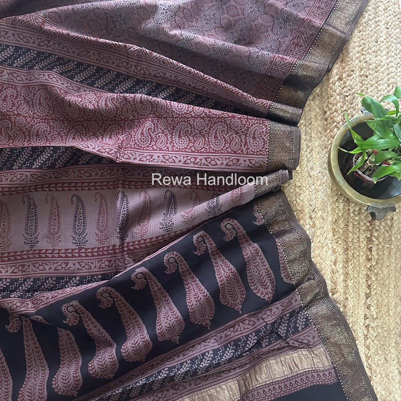 Maheshwari Onion Bagh Print Small Border Saree MTBS139