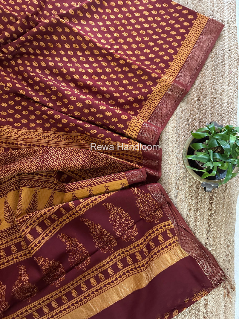 Maheshwari Red Bagh Print Small Border Saree MTBS153