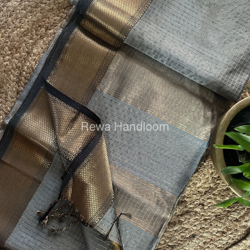 Maheshwari Zari Checks Saree