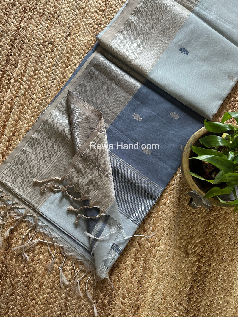 Maheshwari Silver Butti Saree