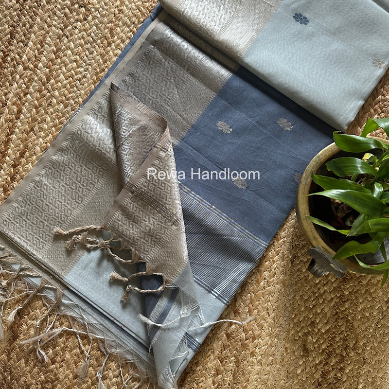 Maheshwari Silver Butti Saree