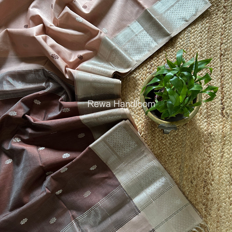 Maheshwari Light Onion Silver Butti Saree SGSB032 by Rewa Handloom