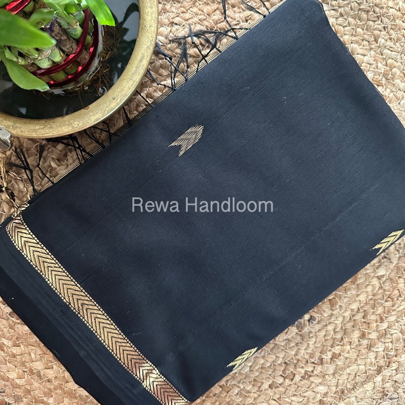 Black Zari Butti Maheshwari Saree VBS047