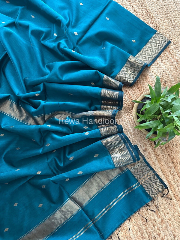 Famous Nayanthara Zari Butti Maheshwari Saree