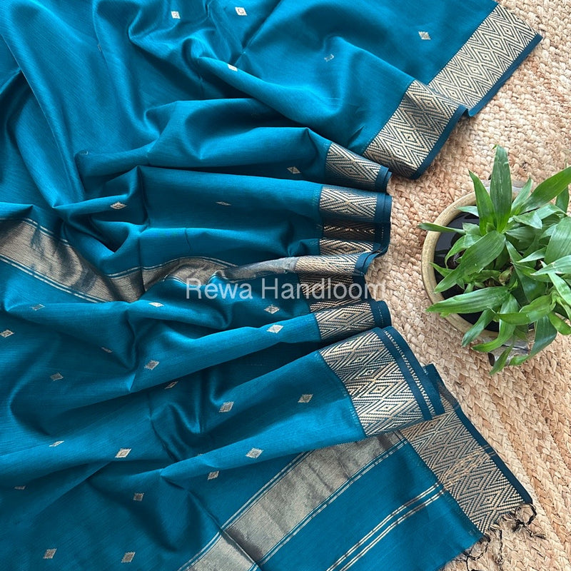Famous Nayanthara Zari Butti Maheshwari Saree
