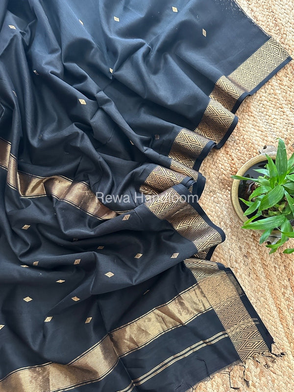 Famous Nayanthara Zari Butti Maheshwari Saree