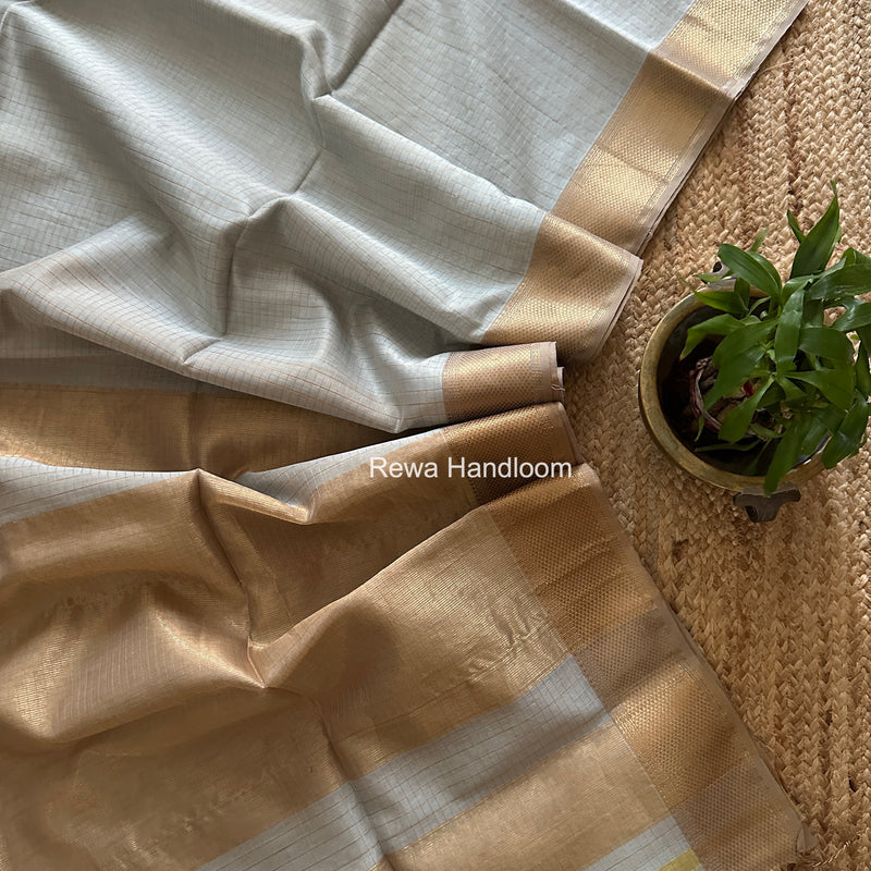 Maheshwari Light Grey Zari Checks Saree ZCHX453