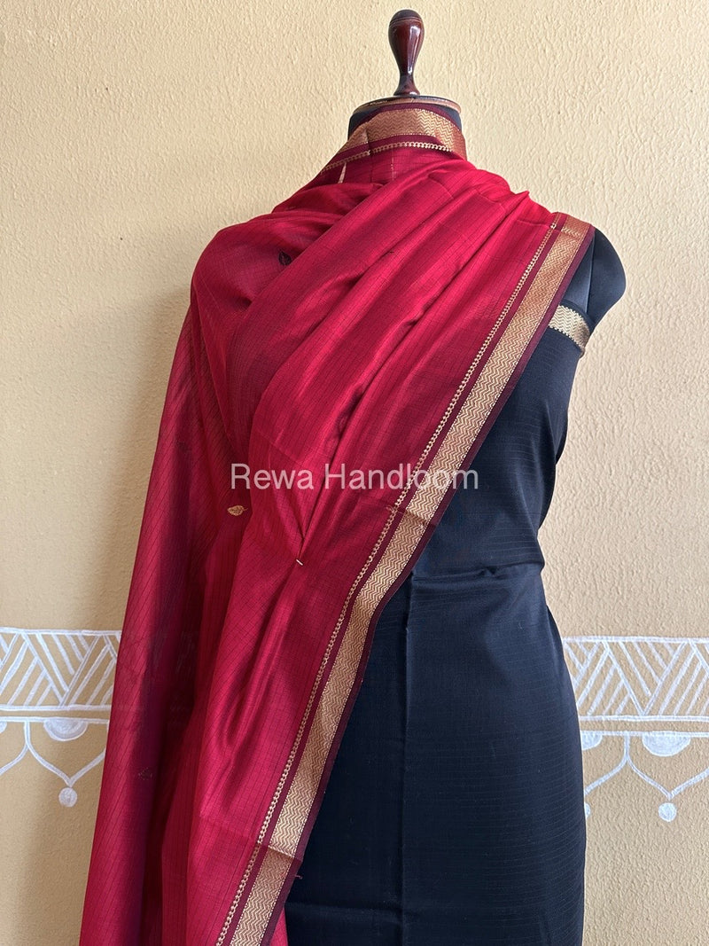 Maheshwari Black-Red Peacock Buta-Buti Top-Dupatta Set BTP0220