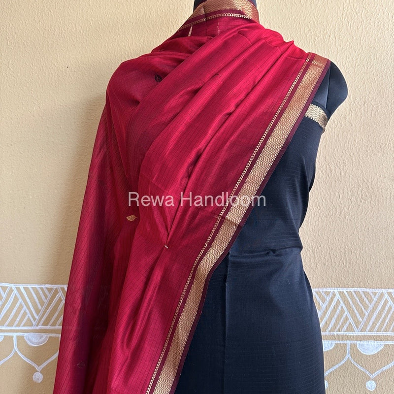 Maheshwari Black-Red Peacock Buta-Buti Top-Dupatta Set BTP0220
