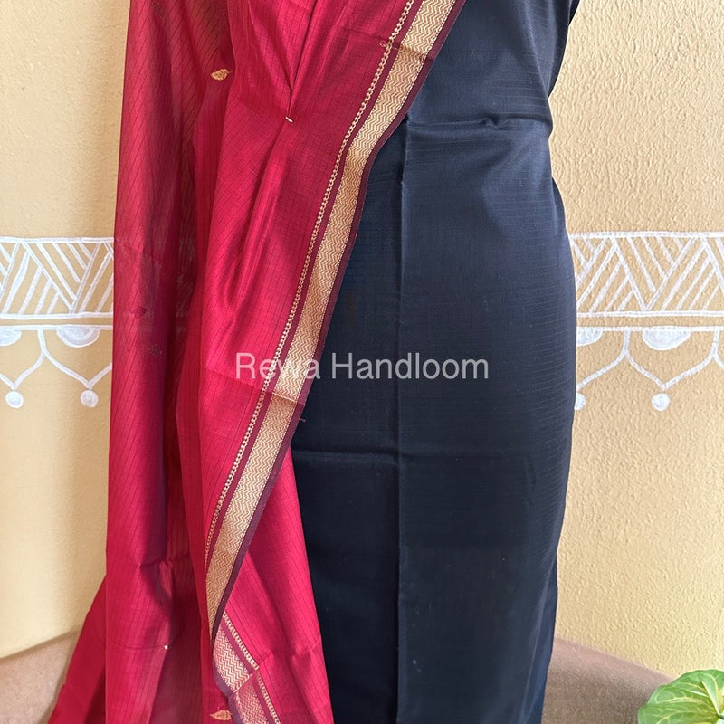 Maheshwari Black-Red Peacock Buta-Buti Top-Dupatta Set BTP0220