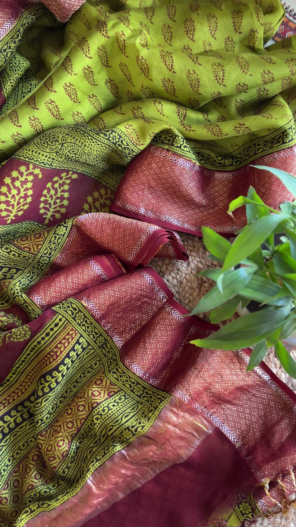 Maheshwari Green - Red Bagh Print Saree