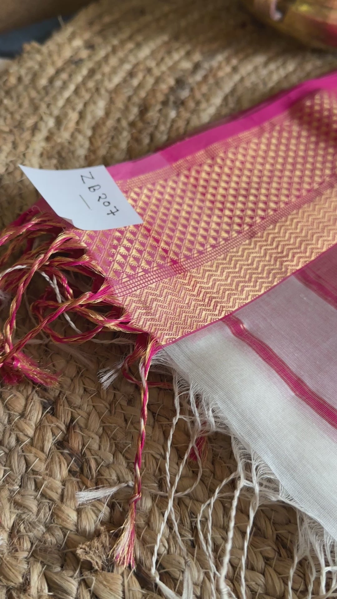 White Pink Flower Motifs ~ Maheshwari Saree