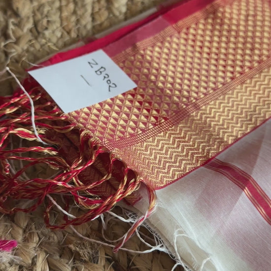 White Red Flower Motifs ~ Maheshwari Saree