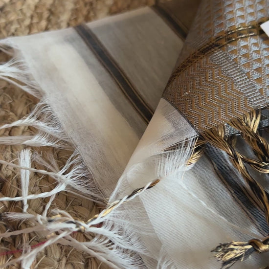White Black Flower Motifs ~ Maheshwari Saree
