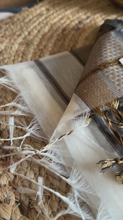 White Black Flower Motifs ~ Maheshwari Saree