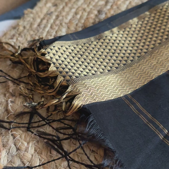 Black Flower Motifs ~ Maheshwari Saree