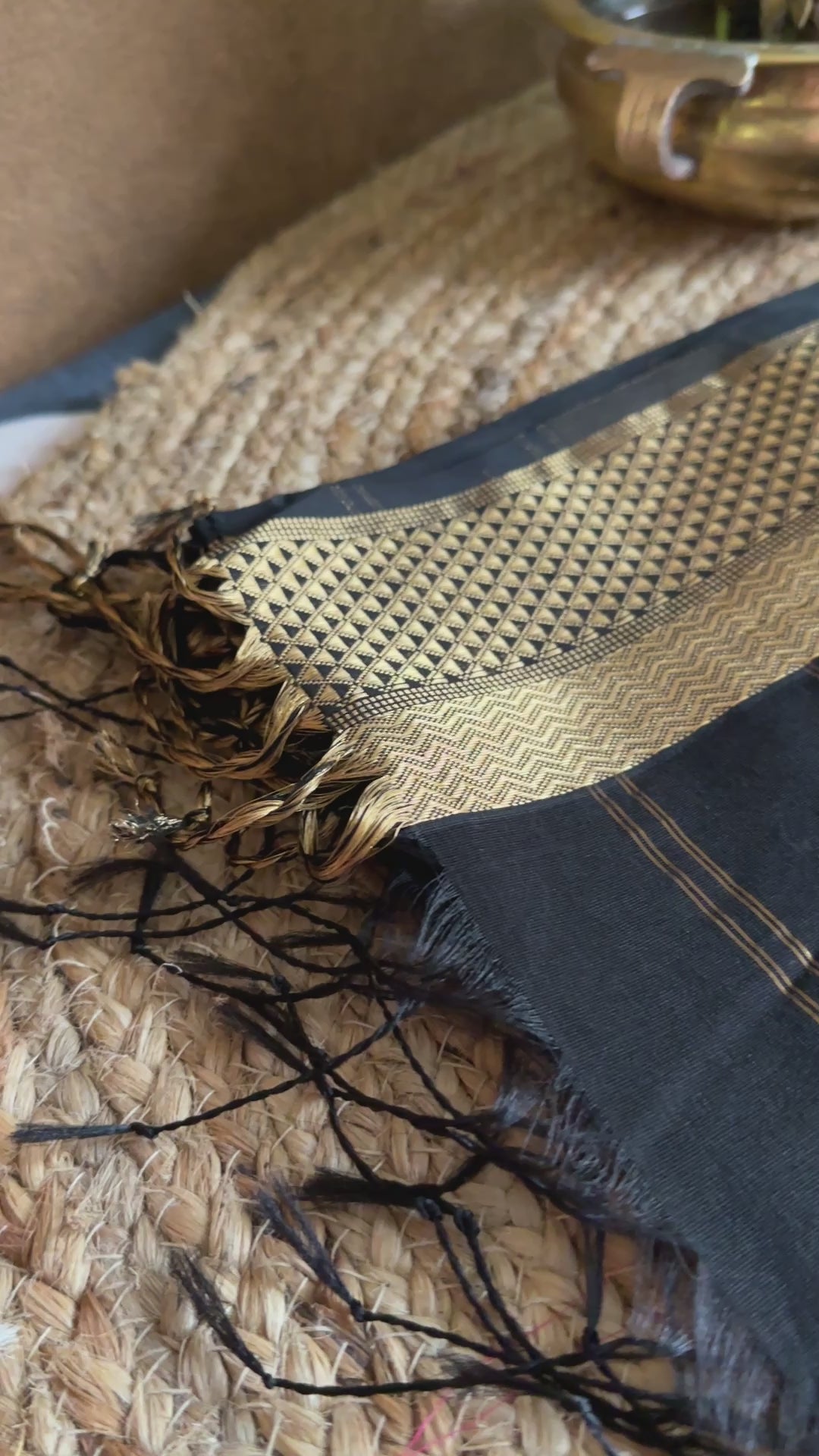 Black Flower Motifs ~ Maheshwari Saree